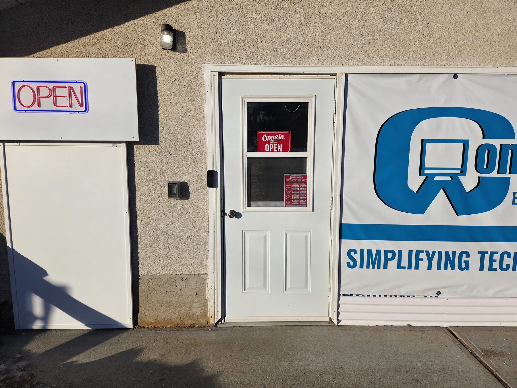 Computer Wall shop entrance — door with OPEN sign and Computer Wall banner.
